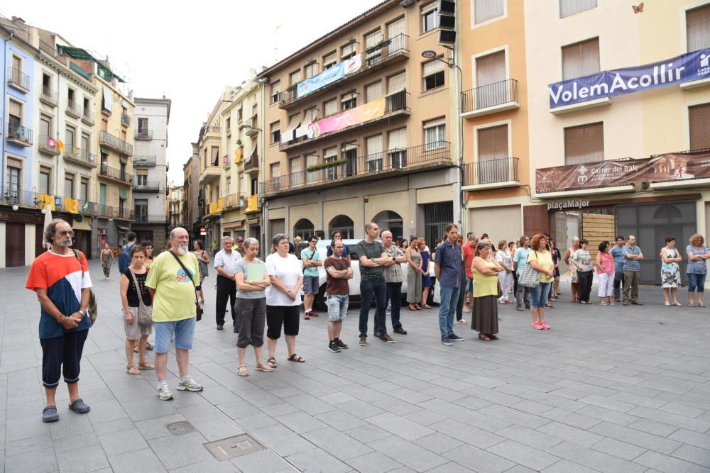 Manresa fa cinc minuts de silenci en record de les víctimes del 17-A