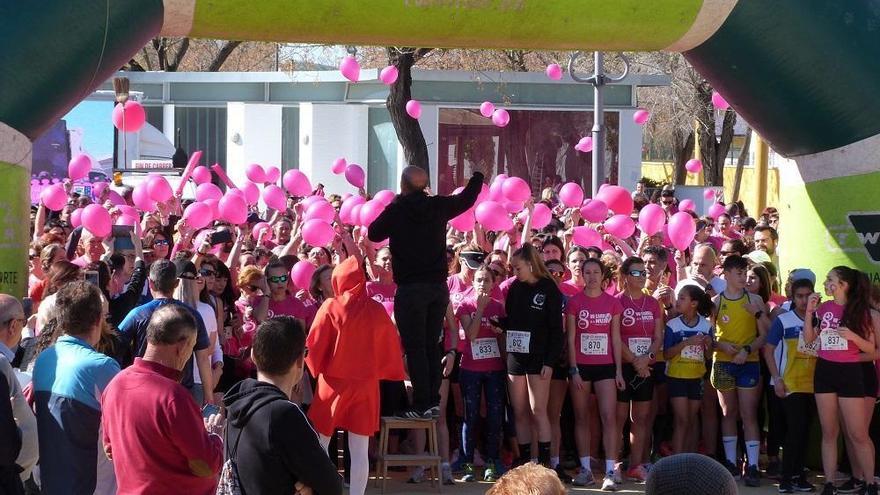 Casi un millar de participantes en la 7ª Carrera de la Mujer de Palma del Río