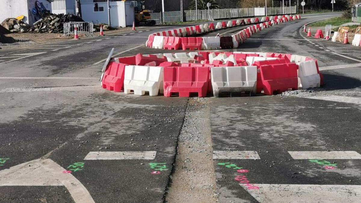 Rotonda provisional habilitada en las obras.