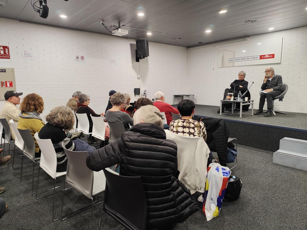 Un moment de la presentació de 'Virgil' a la bibioteca de Figueres.