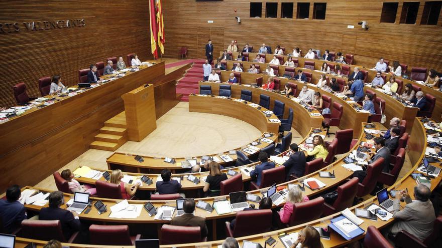 PP y Cs planean bloquear a Vox en las Corts tras defender en campaña el pacto andaluz