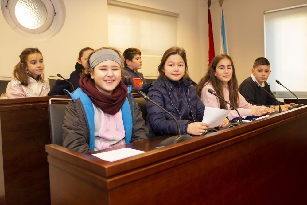 Estudiantes de Sada piden retrasar el encendido navideño para ahorrar energía.