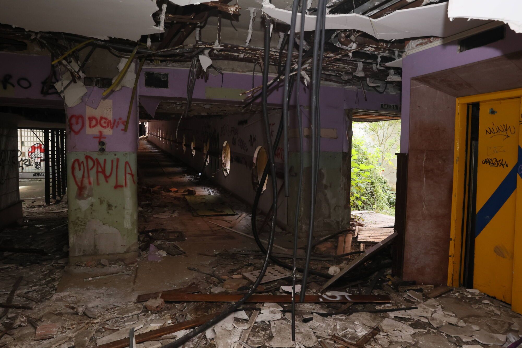 Viejo HUCA. Recorrido por cómo está el viejo hospital.