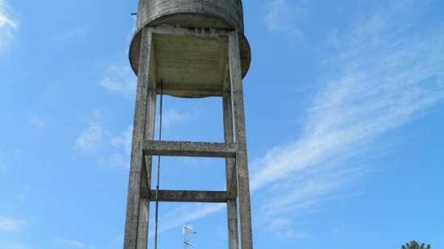 Depósito de agua de A Uceira.  // FdV