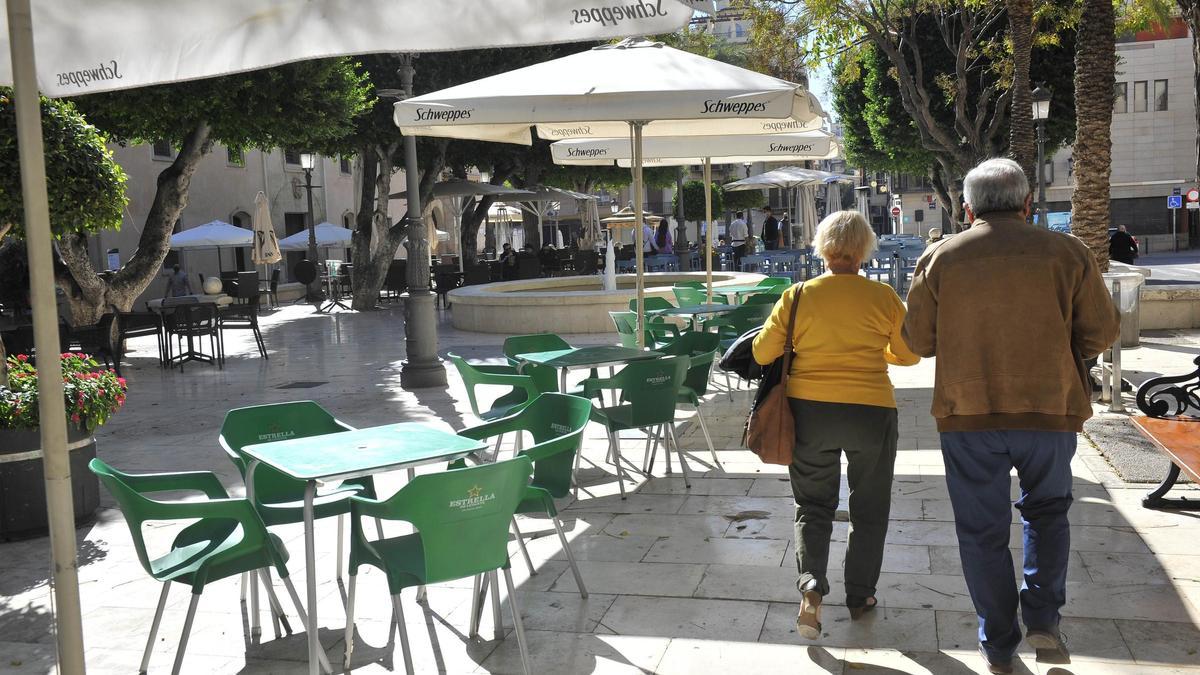 La Comunidad Valenciana ultima reabrir las terrazas en Alicante, Valencia y Castellón a partir del próximo lunes en horario reducido.