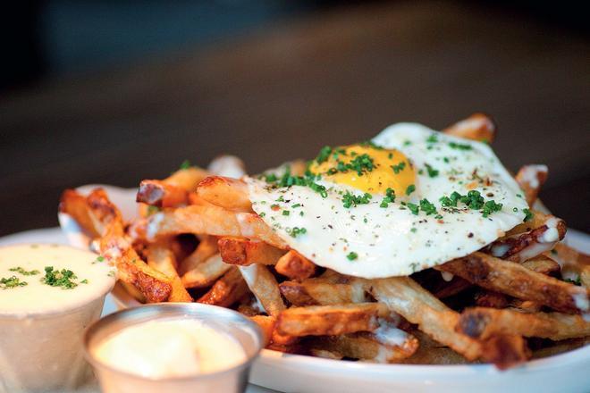 Au Cheval Fries w Egg Hi Res