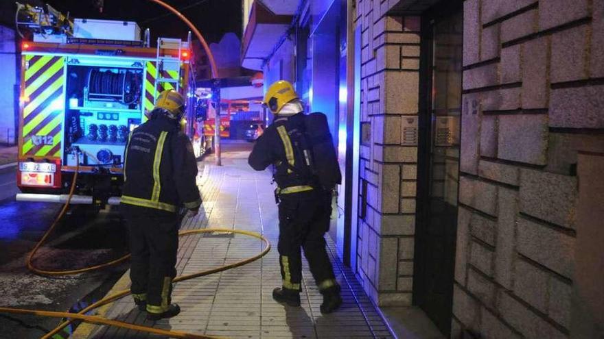 El edificio afectado por el incendio, del que hubo que realojar a 6 familias. // Iñaki Abella