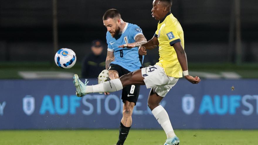 Uruguay olvida cómo ganar, Ecuador se acomoda.