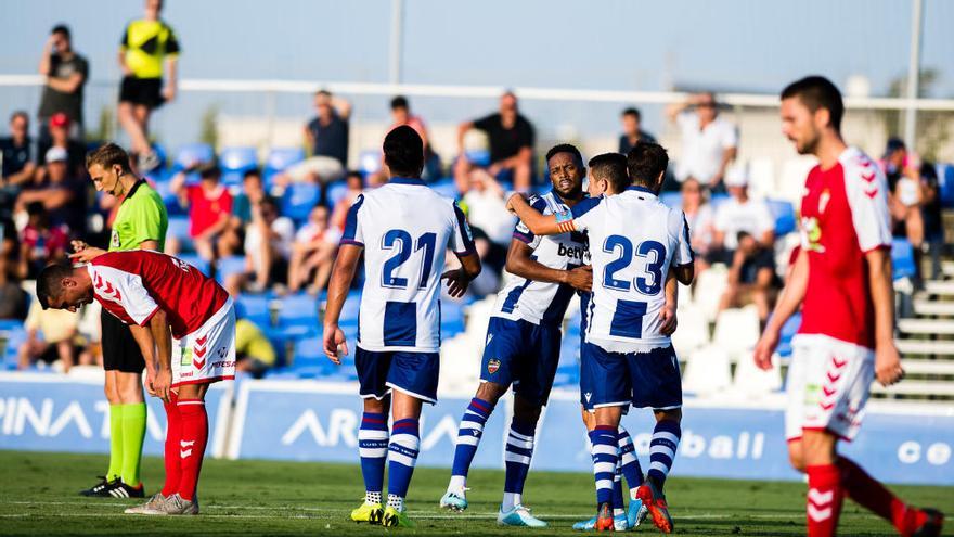 Hernani marcó su primer tanto como levantinista, que le dio el triunfo a su equipo ayer ante el Real Murcia.