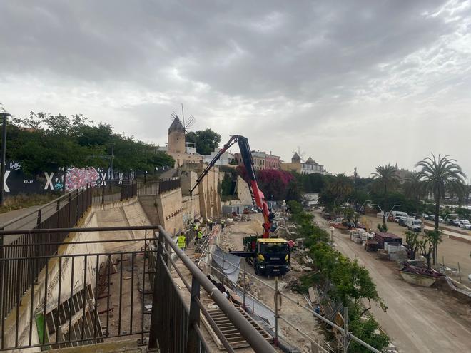 Una mujer, herida crítica al caer al Paseo Marítimo desde el mirador de es Jonquet