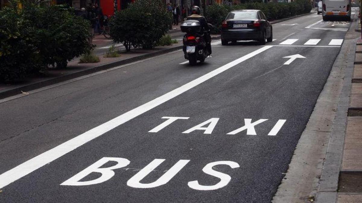 Un carril bus en Zaragoza.