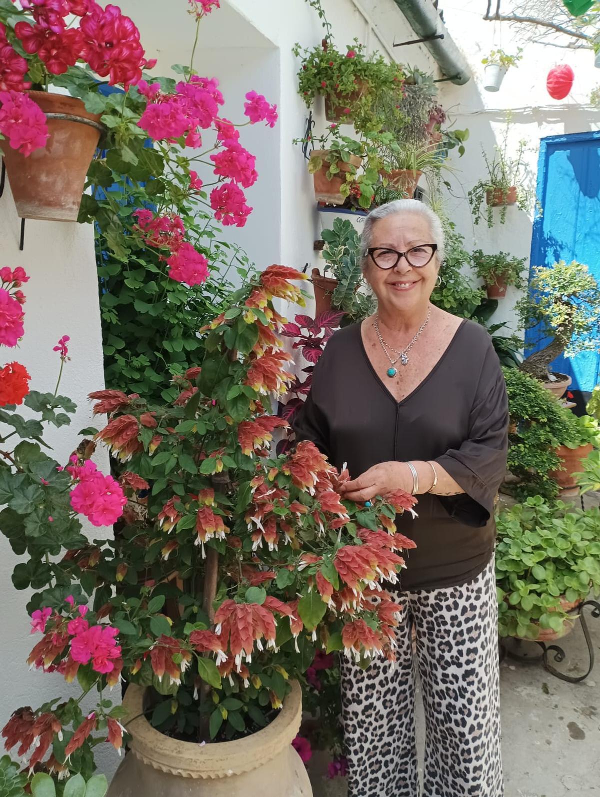 Pilar Silva, con una flor de gamba, en Marroquíes 6.