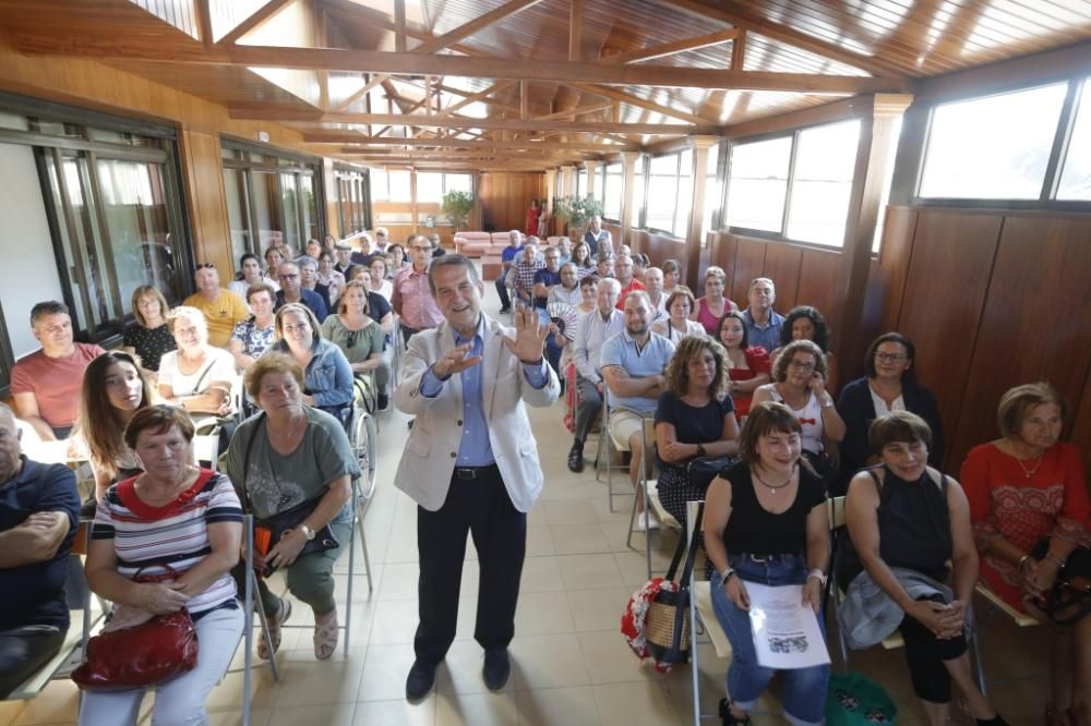 Abel Caballero recibe a unos 60 vecinos de Ons en el Concello