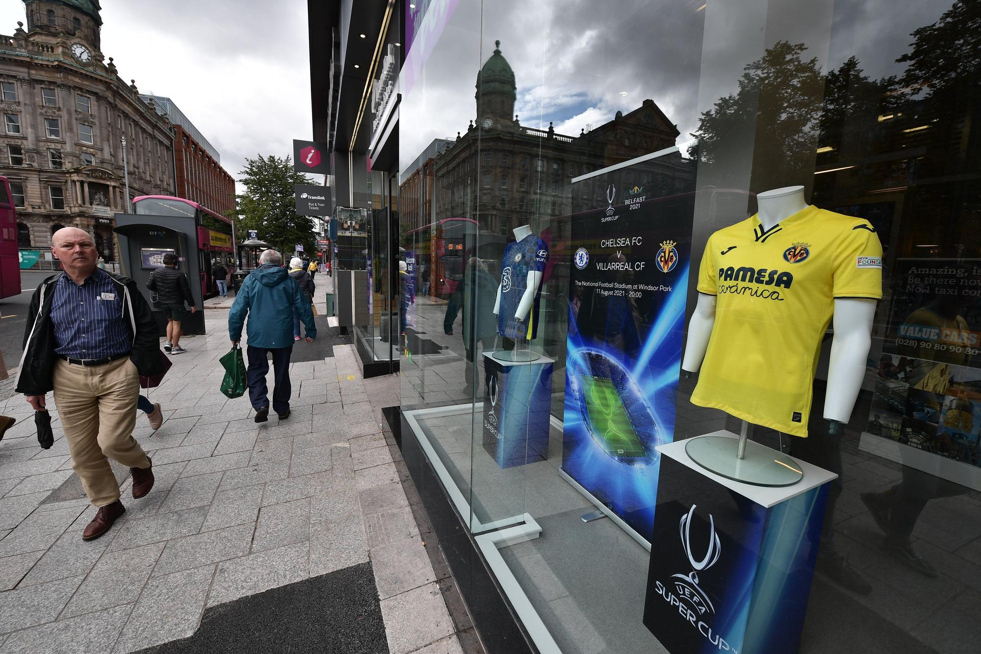 Belfast se engalana para la segunda final europea del Villarreal