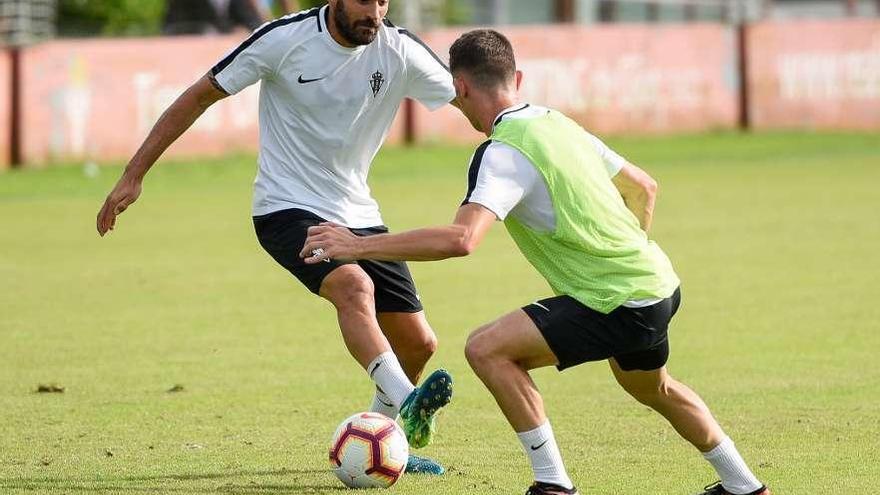 Carmona, durante el entrenamiento de ayer en Mareo.