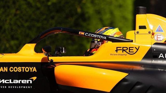 Christian Costoya al volante de su monoplaza en una carrera anterior.  |