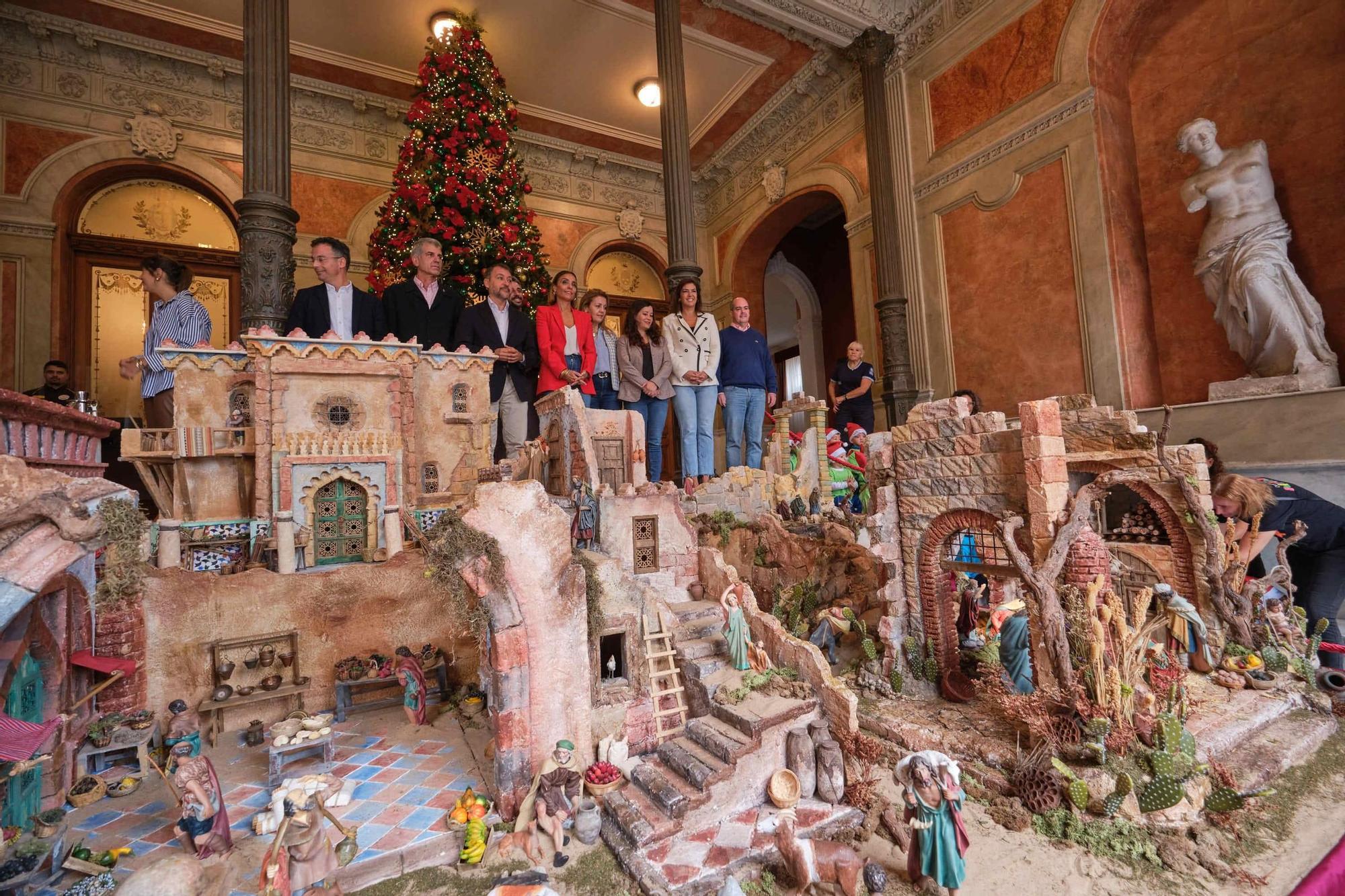 Acto de inauguración del belén y árbol de Navidad del Ayuntamiento Santa Cruz