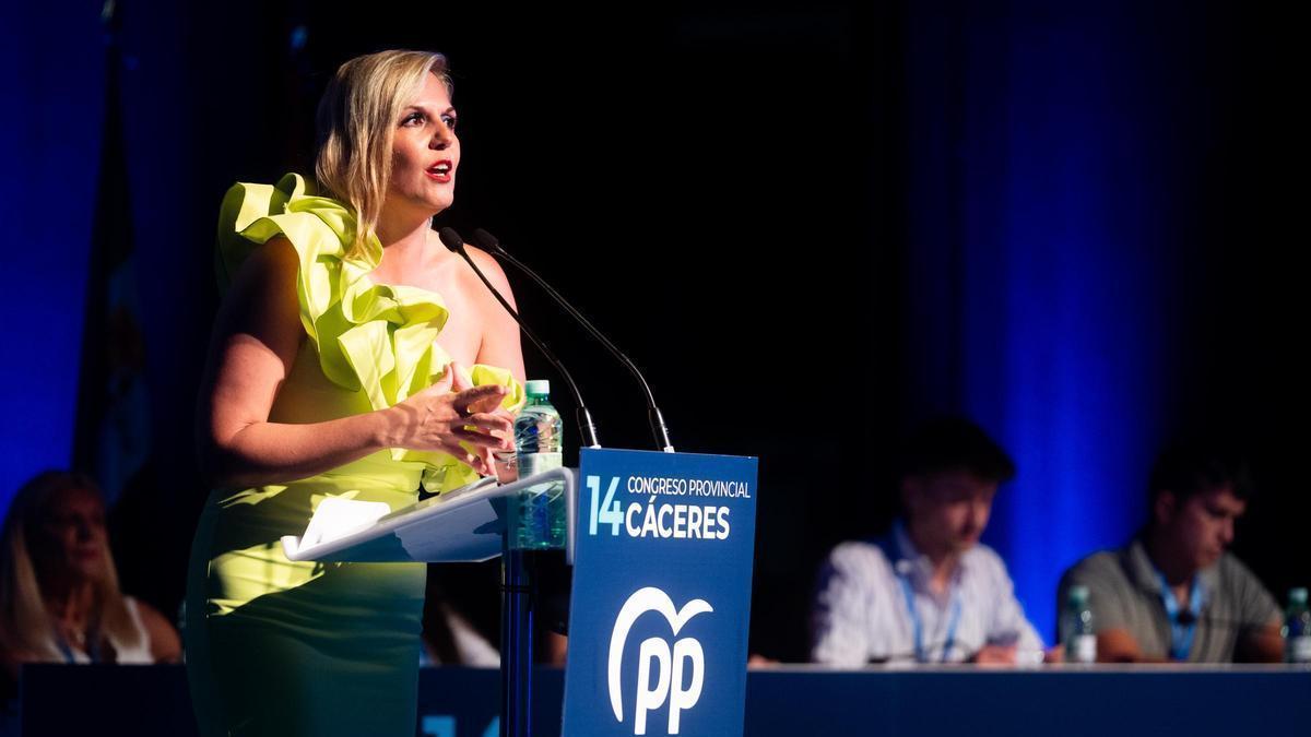 Vídeo | Elena Manzano, primera mujer al frente del PP provincial de Cáceres