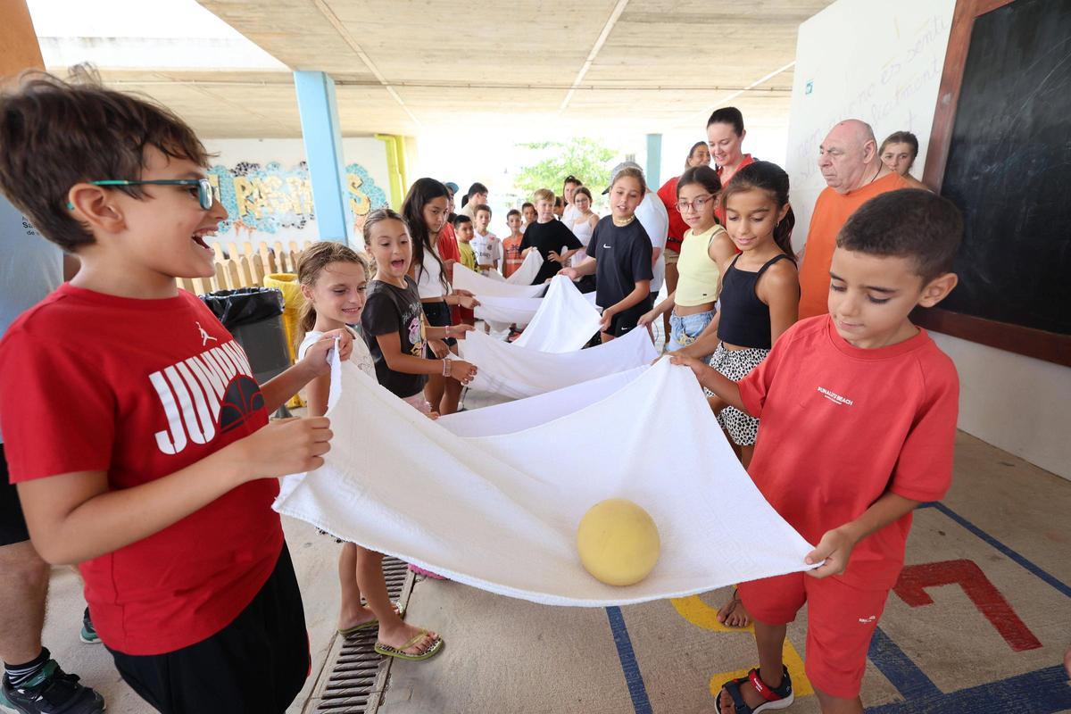 Aquí están todas las fotos de la convivencia entre niños y usuarios del centro de día de Can Raspalls