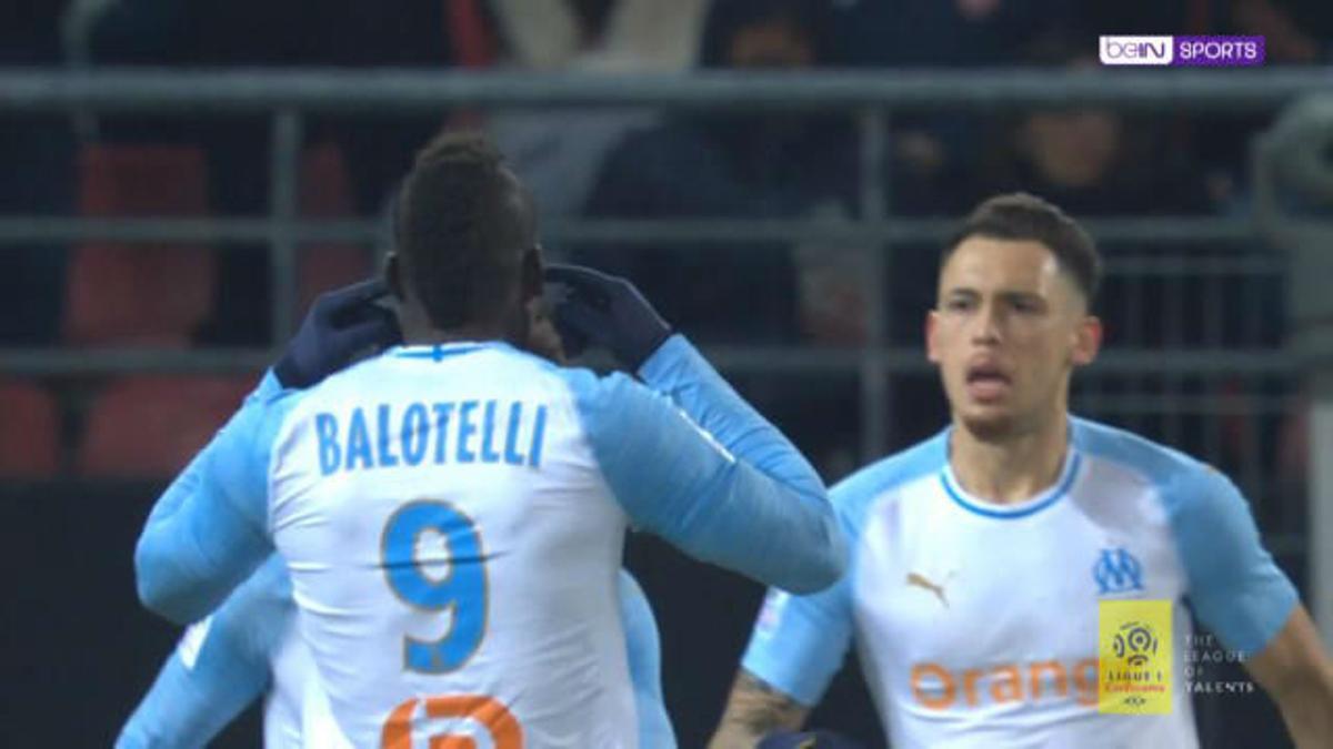 El feo gesto de Balotelli a la afición del Dijon
