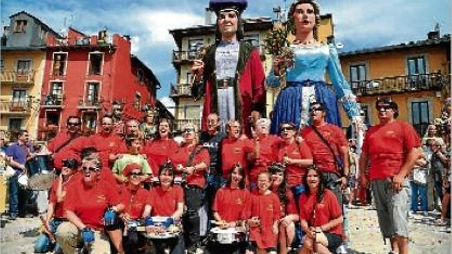 La colla gegantera de Puigcerdà, de nova creació, amb els gegants Puig i Cerdana, també nous