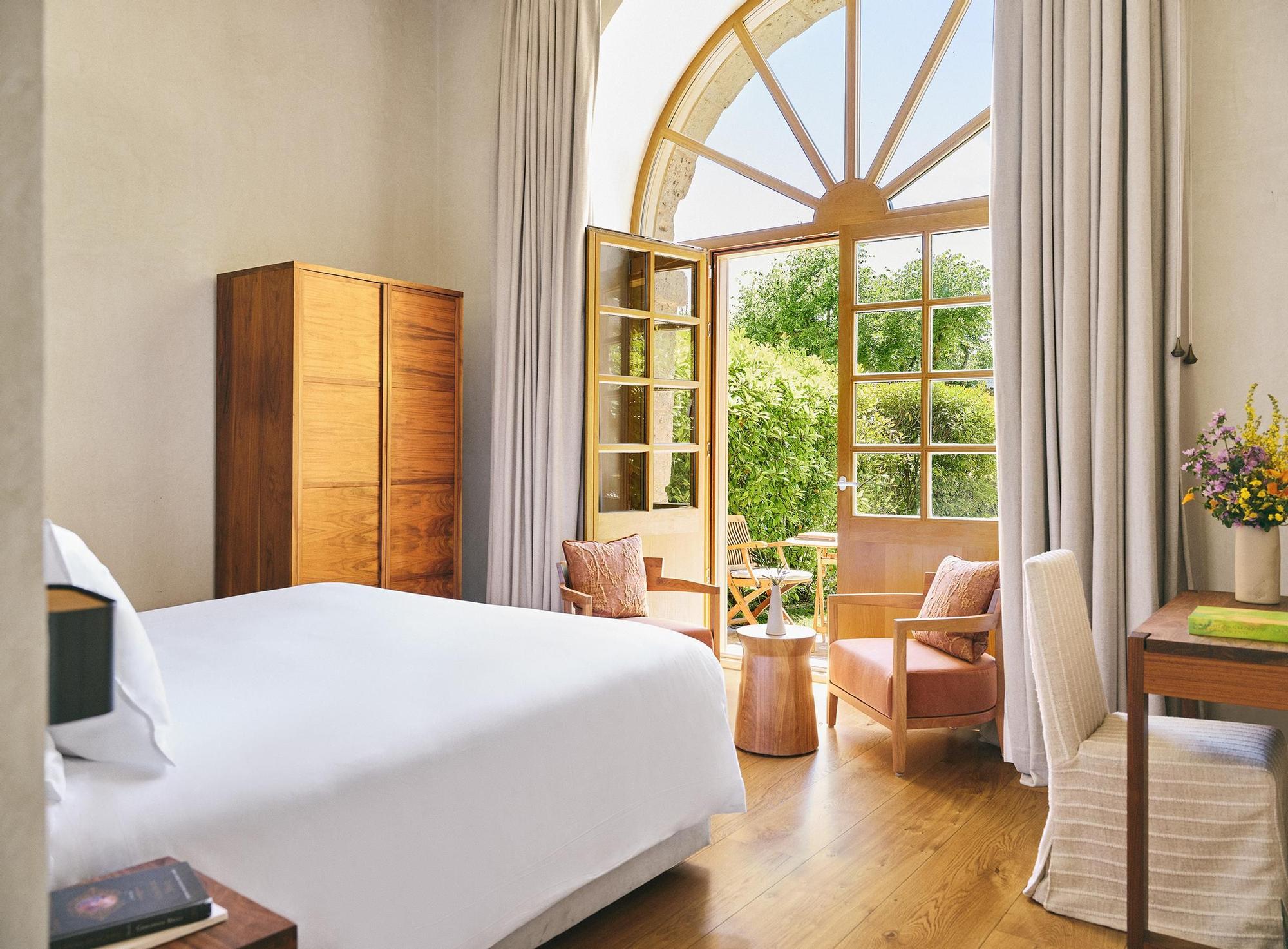 Hbaitación de Dakota Johnson en Abadia Retuerta