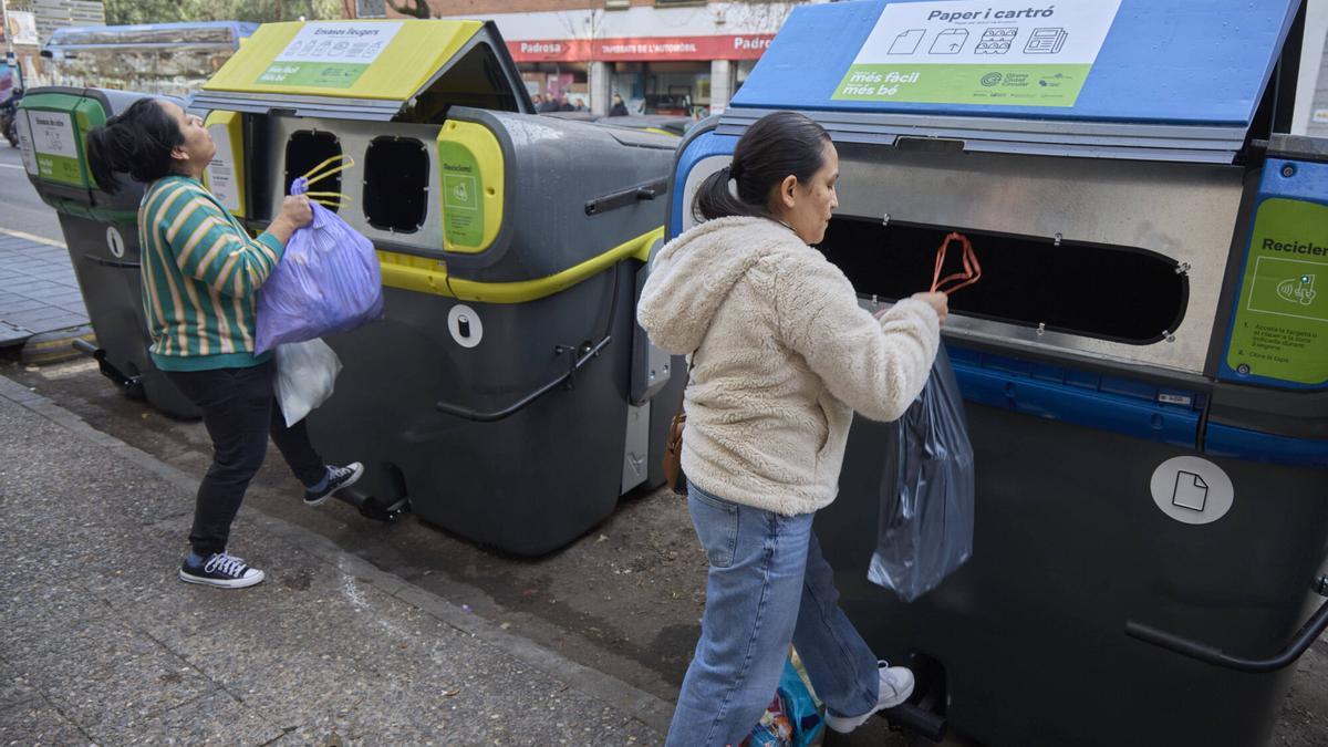 Les imatges de la presentació del nou model de contenidors intel·ligents