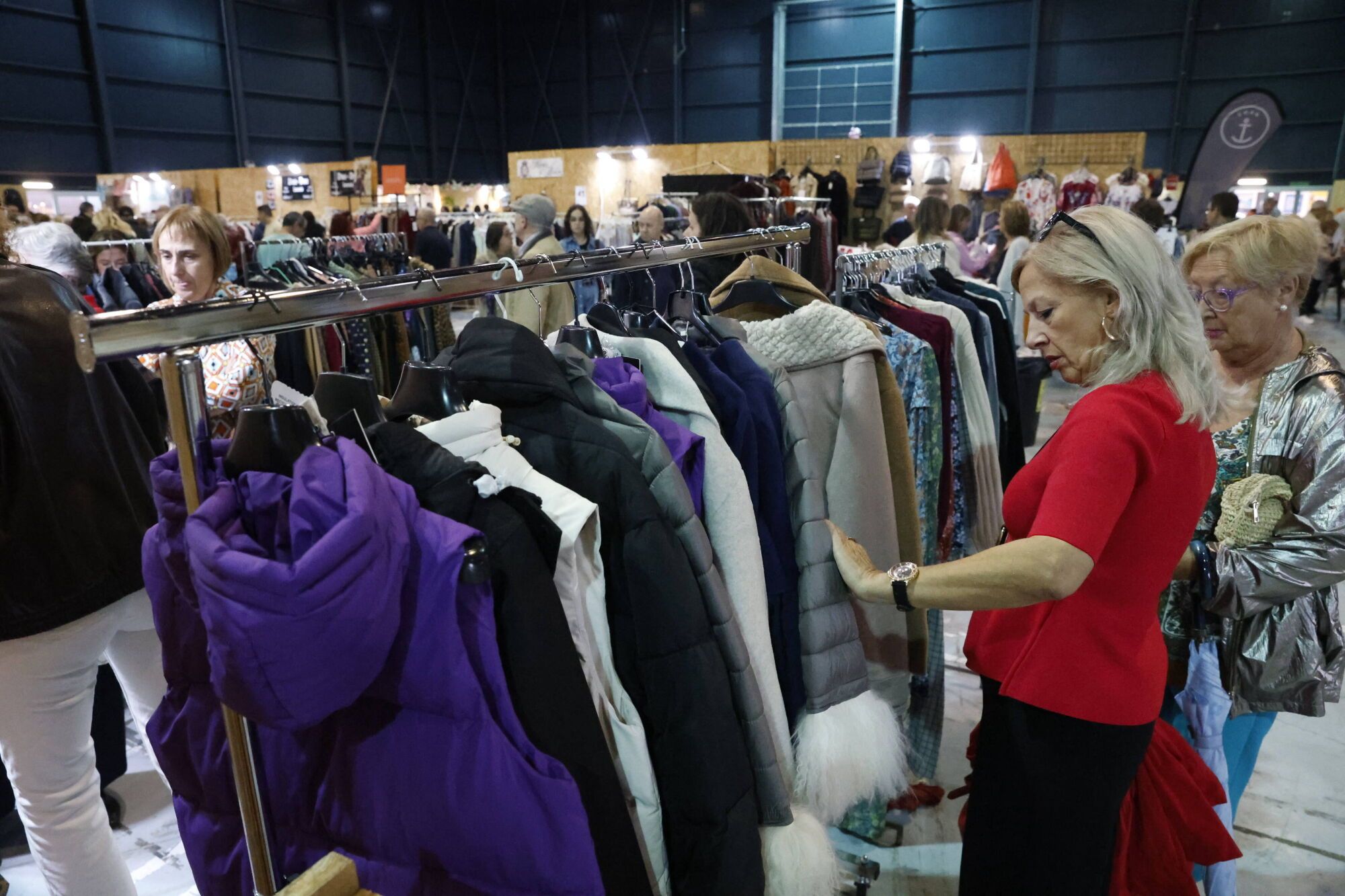 EN IMÁGENES: La Feria de Stocks regresa a Gijón con más expositores que nunca: "Es un gran escaparate para los comercios locales"