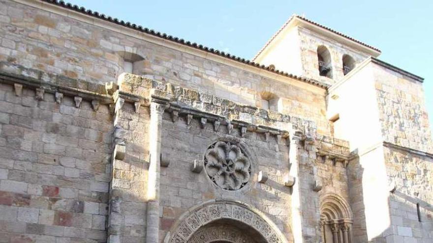 Fachada sur de San Juan de Puerta Nueva.