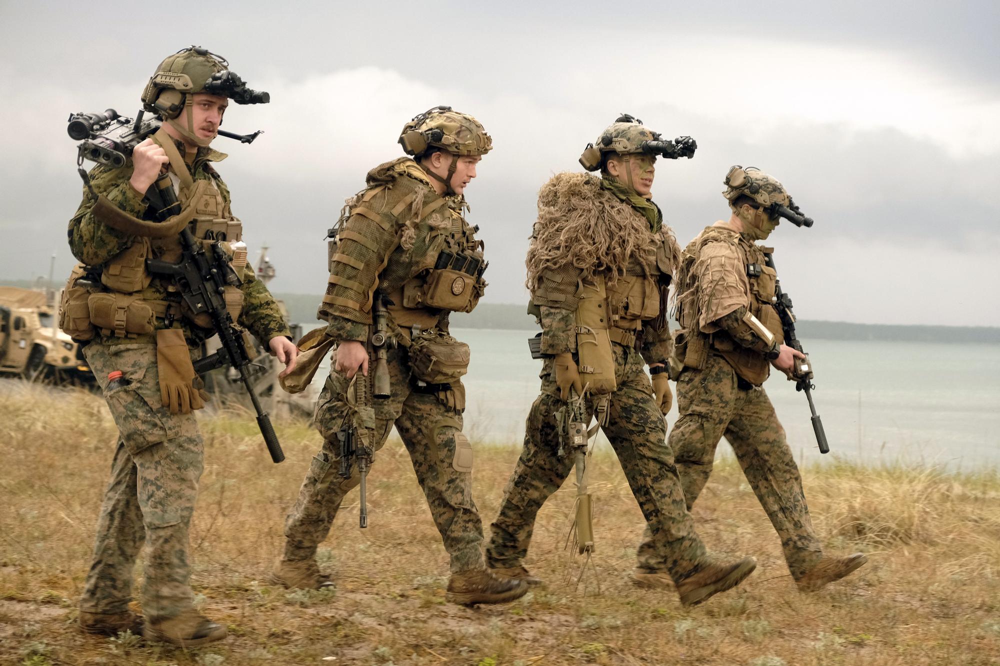 Saaremaa (Estonia), 20/05/2022.- Marines del ejército de Estados Unidos en un ejercicio de asalto anfibio en Estonia.