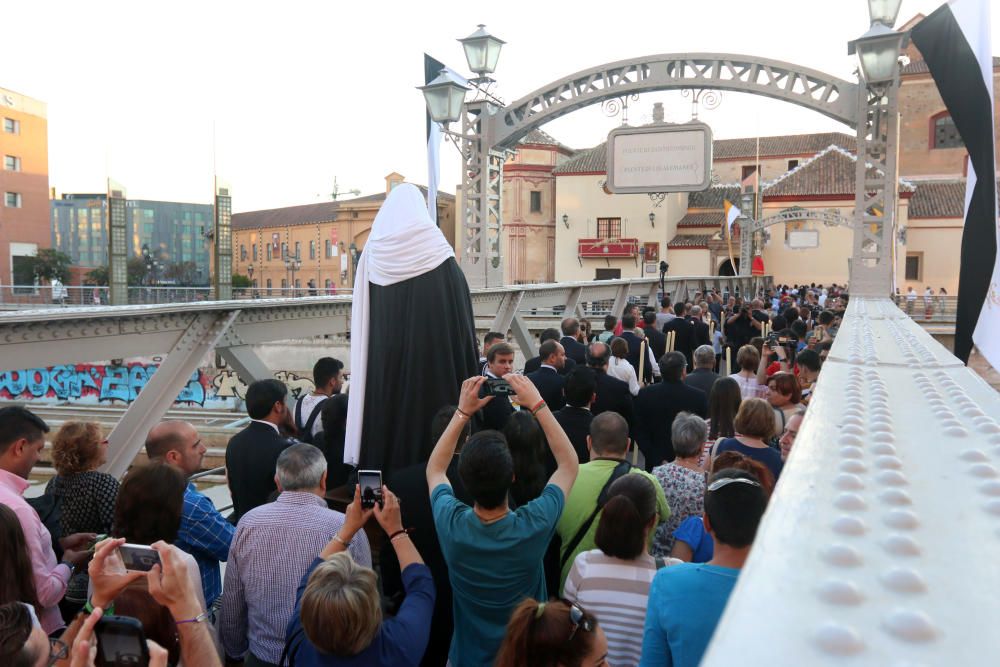 La Virgen de la Soledad, de la Congregación de Mena, volvió a su sede canónica de la iglesia de Santo Domingo tras pasar algo más de una semana en el convento de las Hermanitas de la Cruz, madrinas de su coronación canónica el 11 de junio.