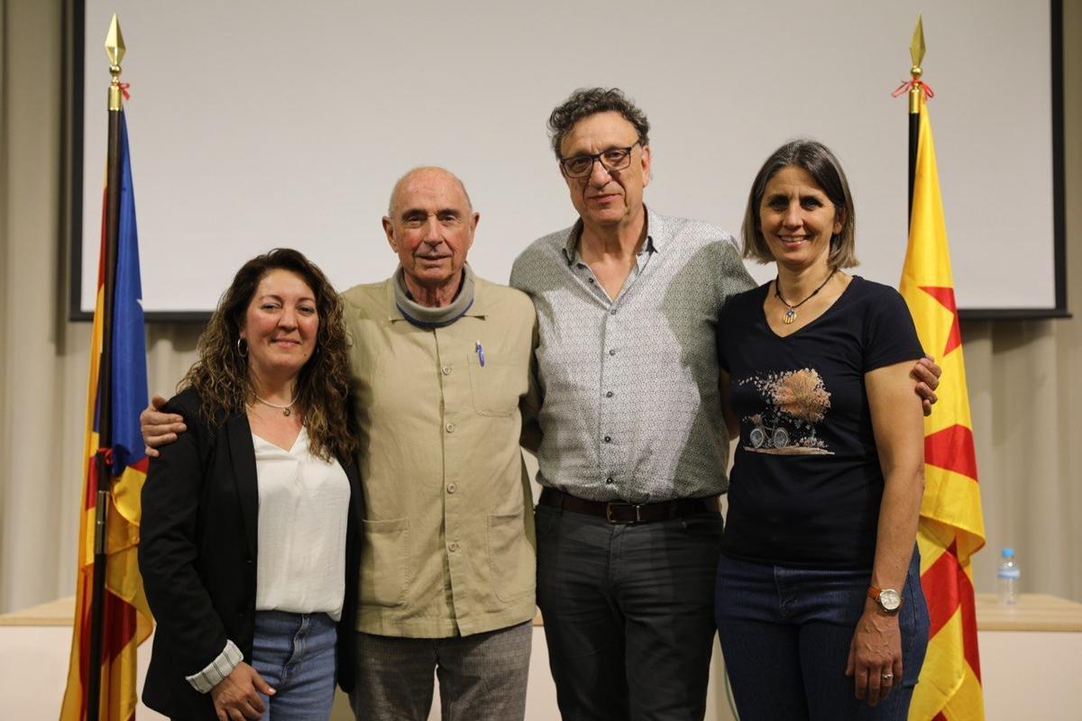D'esquerra a dreta, la Blanca Currià, el Lluís Llach, el Josep Vila i l'Ariadna Heinz, aquest dissabte després de ser escollits per dirigir l'ANC.