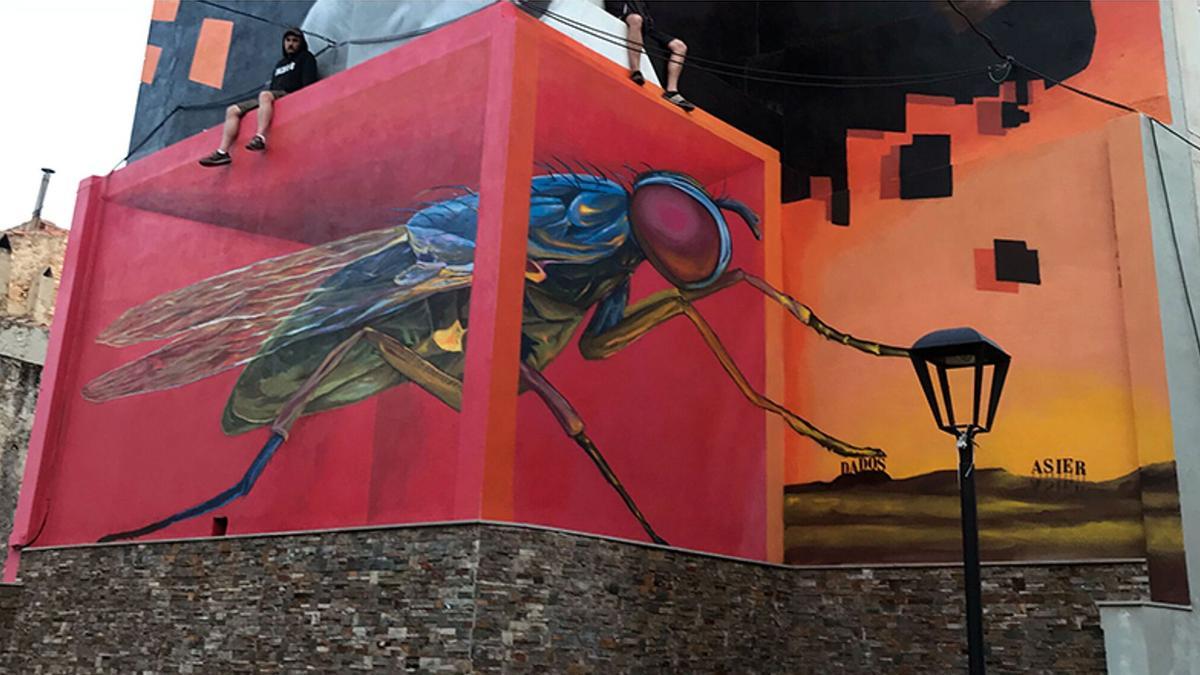 Asier y Da2 han creado este mural urbano situado en el Carrer Dau, 6 de Torreblanca.