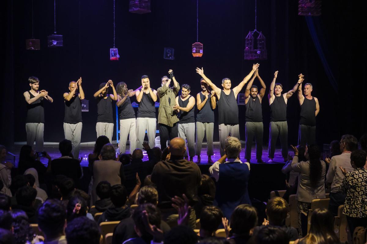 Obra de teatro en el Centro Cultural Guayres