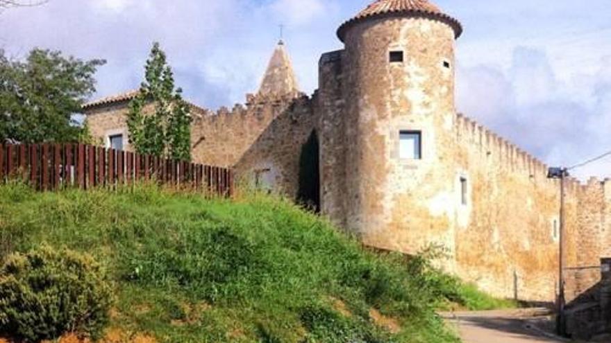 El castell de Ravós, situat a l&#039;entorn afectat per la sentència.