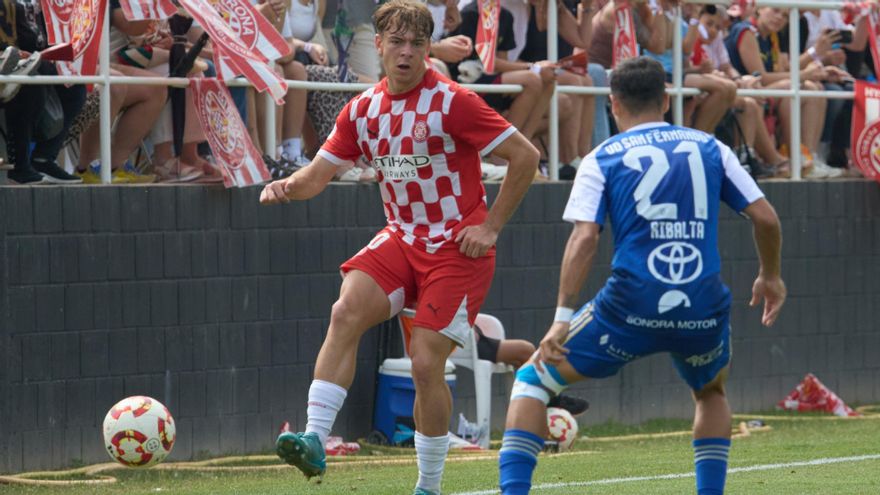 Setze dels dinou resultats del Girona B a domicili li servirien per pujar