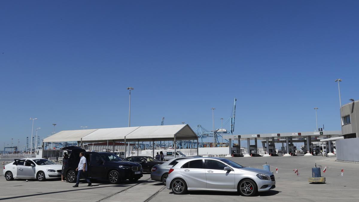 El tránsito de vehículos en Paso del Estrecho crece un 68% respecto a 2019.