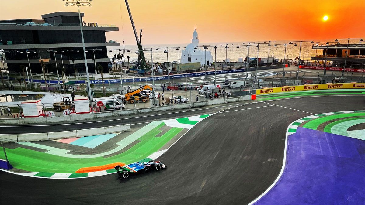 Alonso, en acción durante los libres 3 del GP de Arabia Saudí