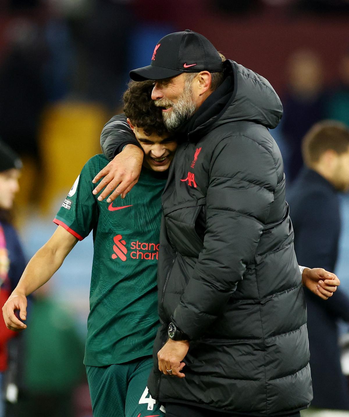 Klopp felicita al joven vigués.