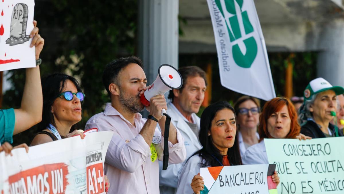 Concentración de los médicos en el tercer día de huelga en Aragón.