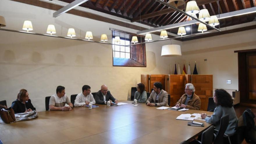 La reunión entre los representantes vecinales y el Ayuntamiento.