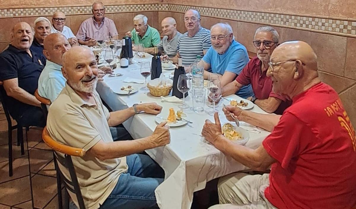 Los «intrépidos» de Samil en su última xuntanza.