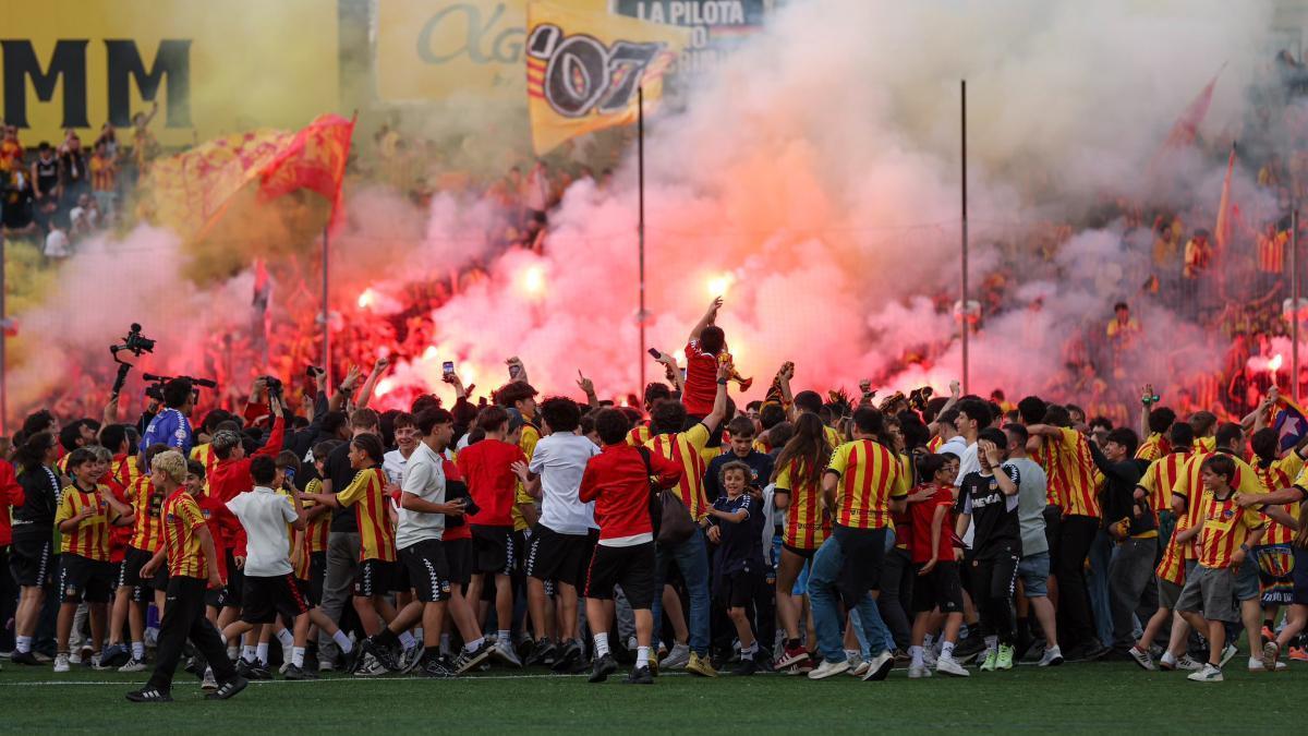 El Sant Andreu celebra el ascenso a Primera RFEF