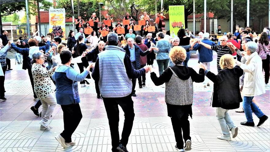 La barriada Saldes-Plaça Catalunya de Manresa celebra la diada de Sant Jordi