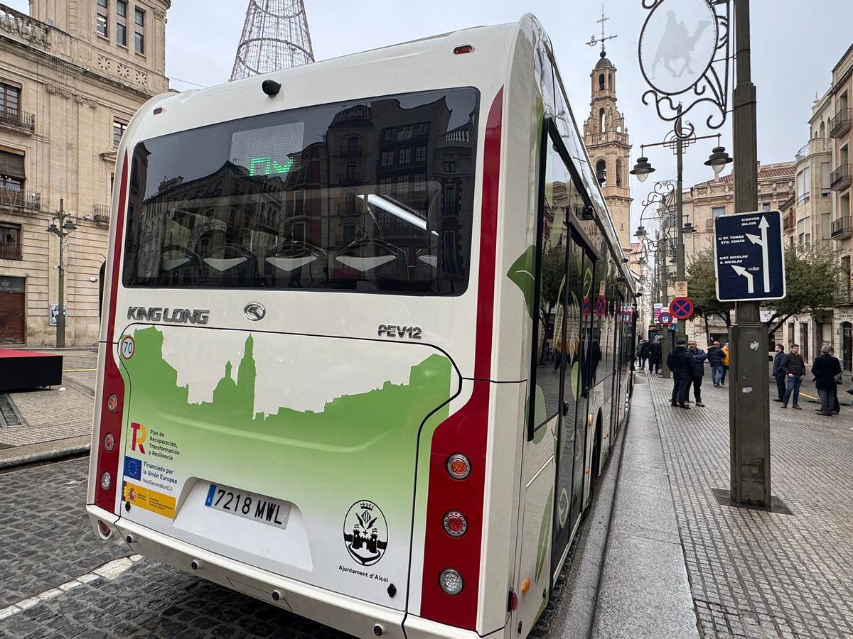 Parte trasera de uno de los nuevos autobuses