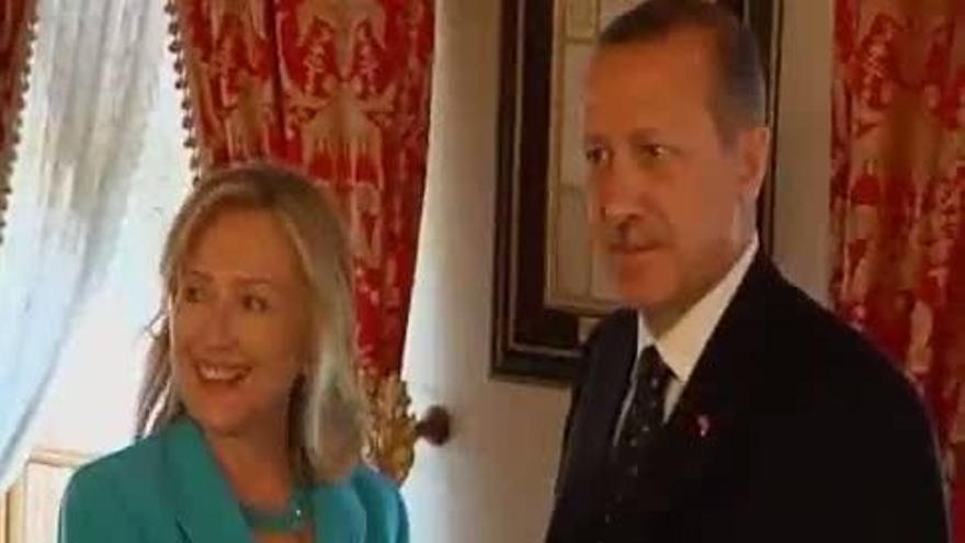 Clinton se reúne con Erdogan en Turquía