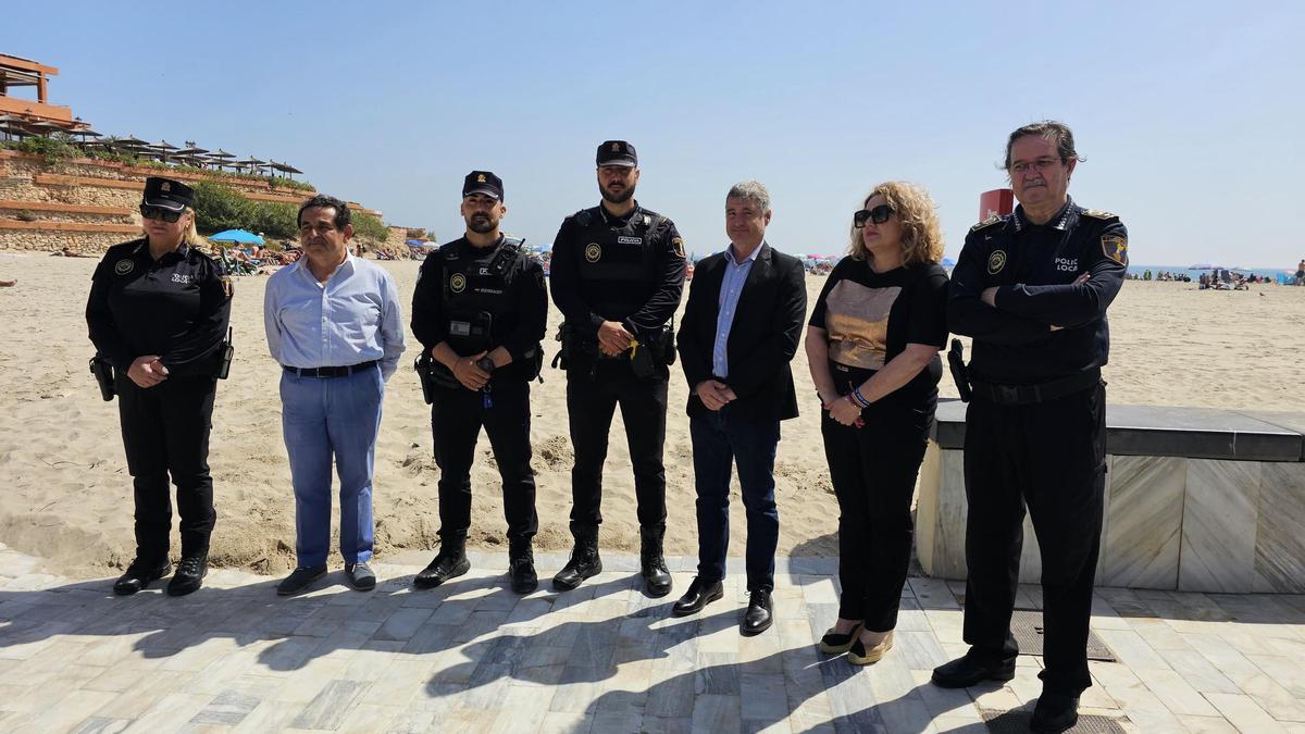 Homenaje a dos policías locales en Cala Bosque (La Zenia)