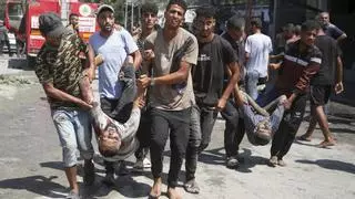 Israel mata al menos a 90 personas en un ataque que justifica como intento de eliminar al número dos de Hamás