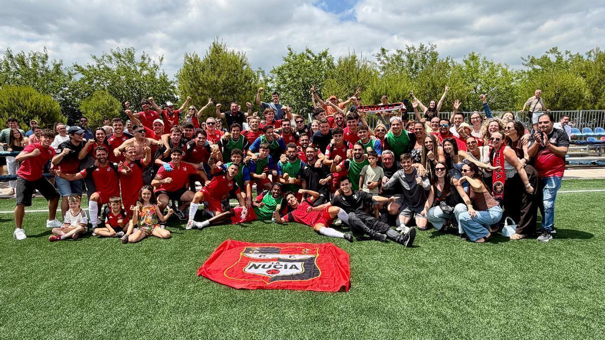 El equipo celebró el objetivo de superar la eliminatoria ante el Levante "B".