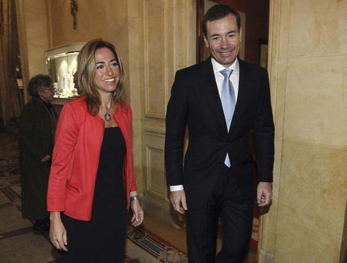 Carme Chacón, amb el líder dels socialistes madrilenys, Tomás Gómez, avui a Madrid. Carme Chacón, amb el líder dels socialistes madrilenys, Tomás Gómez, avui a Madrid.